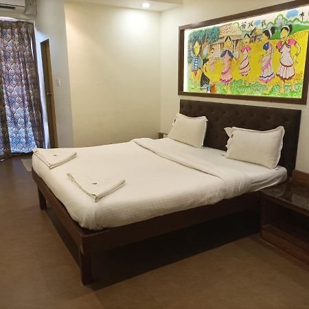 Ronaldos Old Goa Hotel ปณชี ภายนอก รูปภาพ