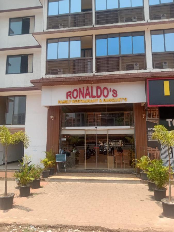 Ronaldos Old Goa Hotel ปณชี ภายนอก รูปภาพ
